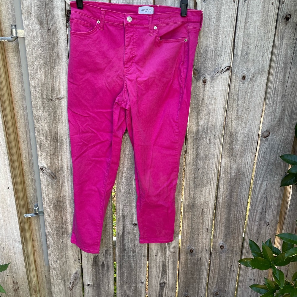Crown and Ivy high rise skinny raspberry jeans size 12. EUC